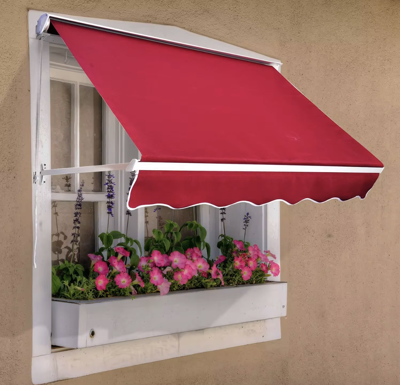 Terraza de departamento moderna con cierre de cristal plegable, amoblada con sofá. Terraza protegida del clima.