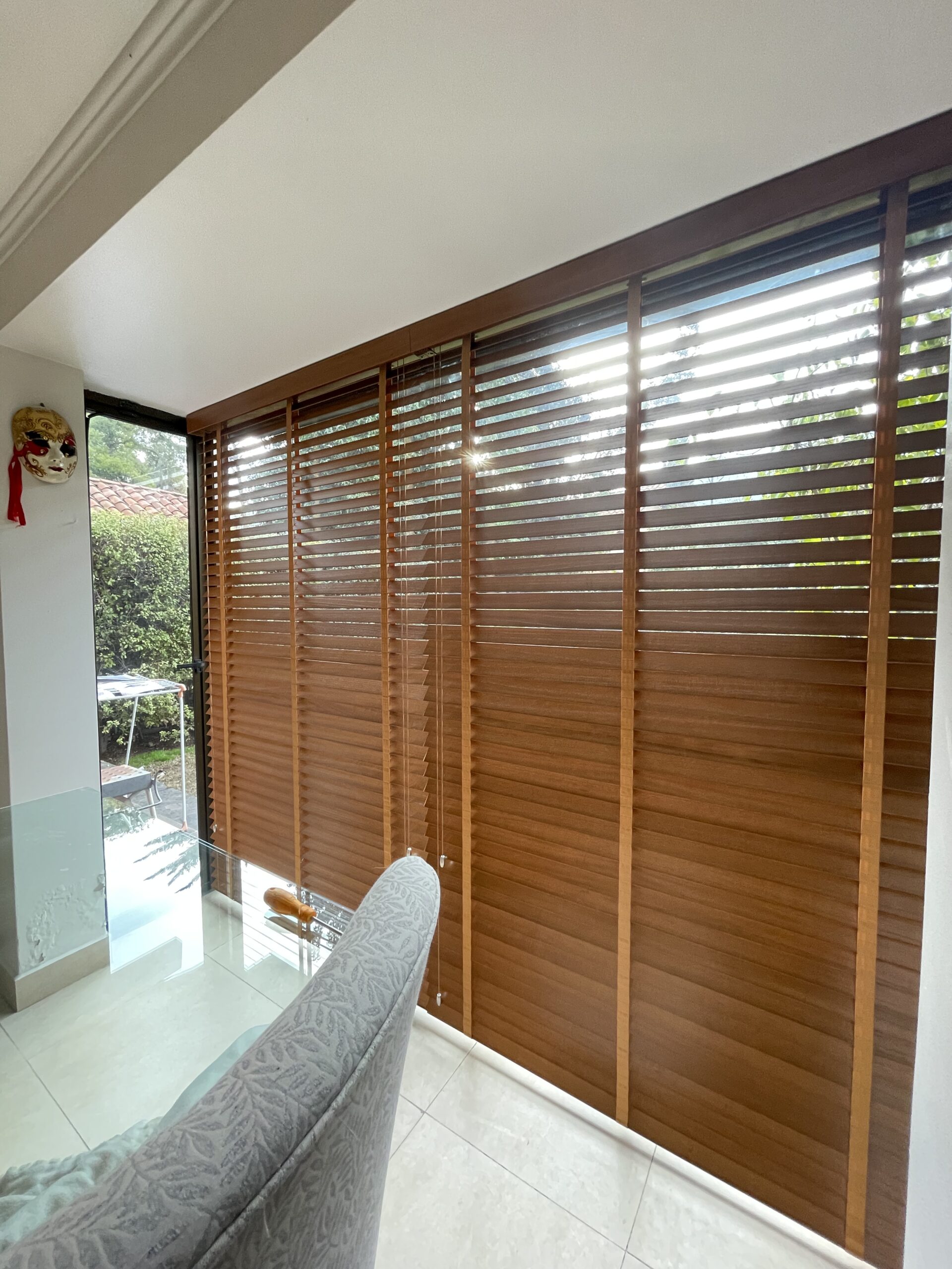 Sistema motorizado de persianas de exterior controlado por Smart Home